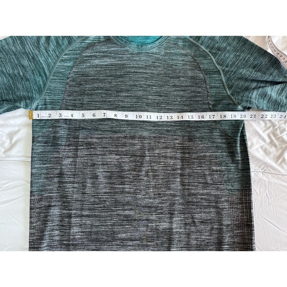 Lululemon Men's Swiftly Tech Crewneck Short Sleeve Tee Size Large Green Gray EUC - Picture 3 of 8